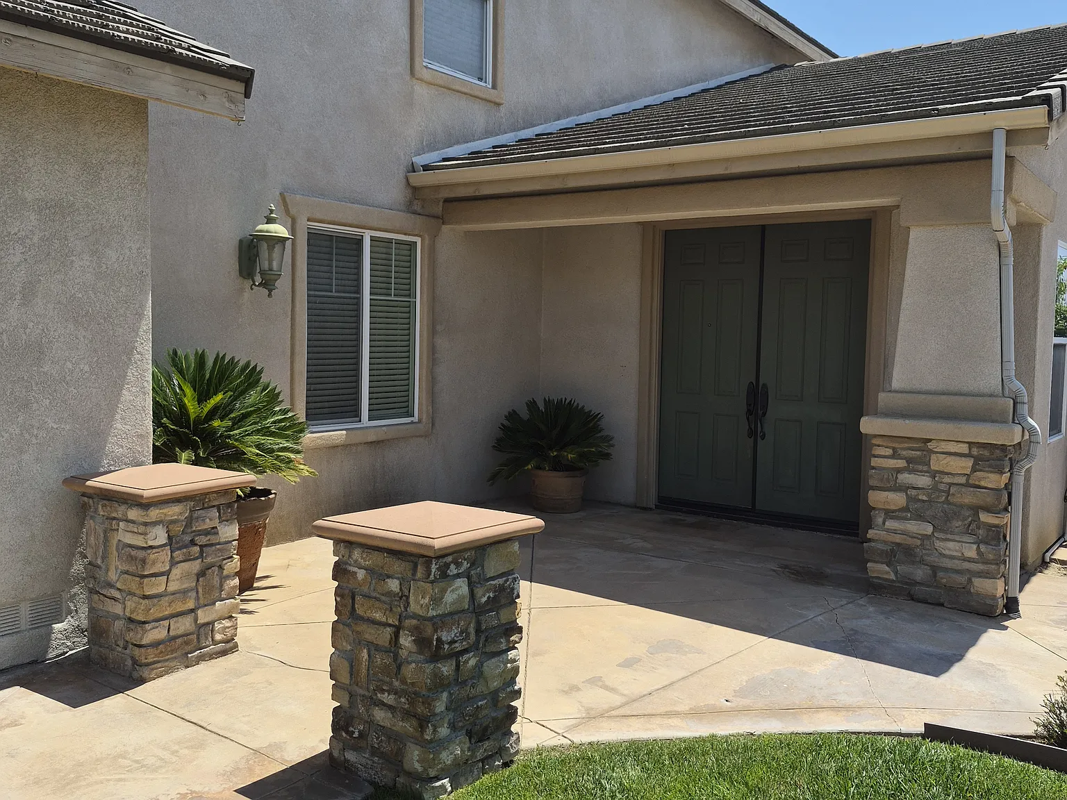 4 bed, 3928 sqft, $4,250 — Photo 3
