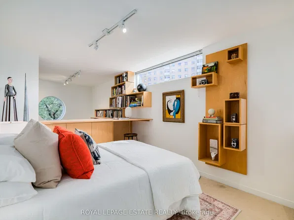 61 Seaton St, Toronto, ON M5A 2T2