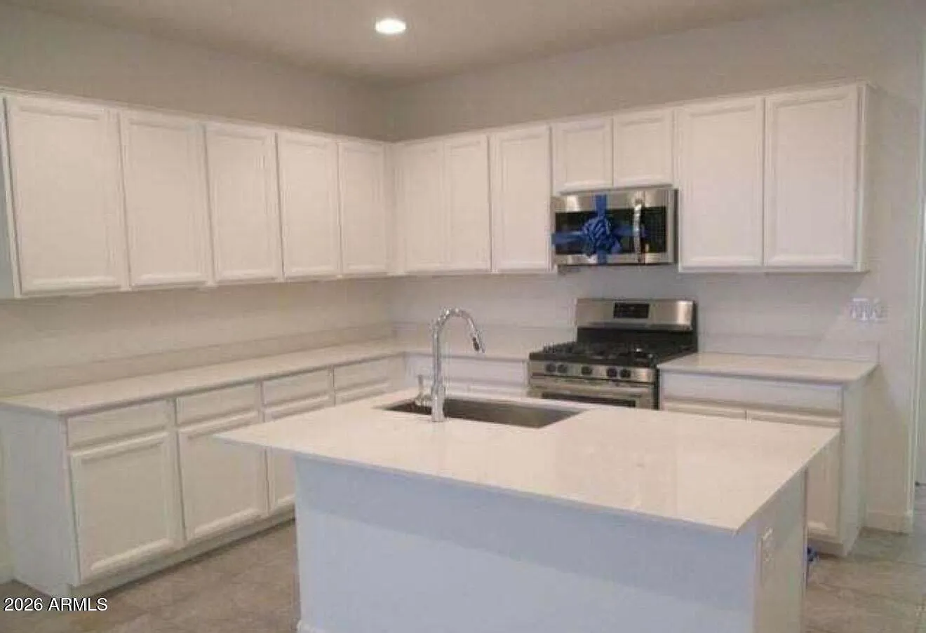 3 bed, 2.0 bath, 1595 sqft, $2,300 — Photo 4