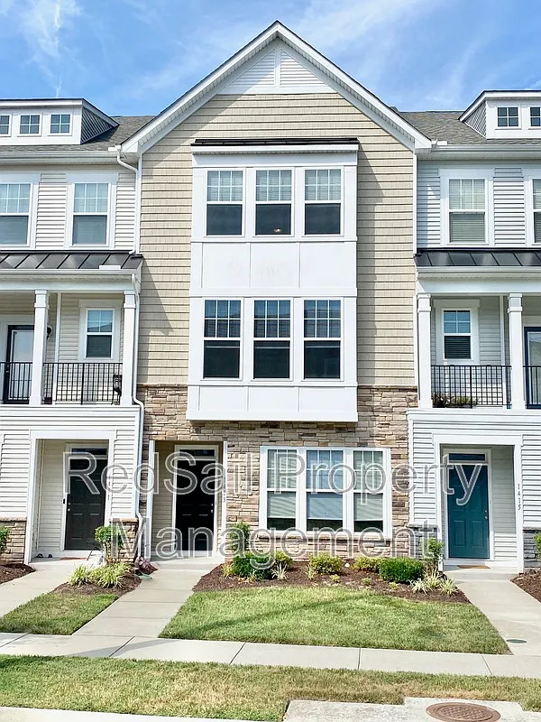 3 bed, 3.5 bath, 1750 sqft, $2,395 — Photo 1