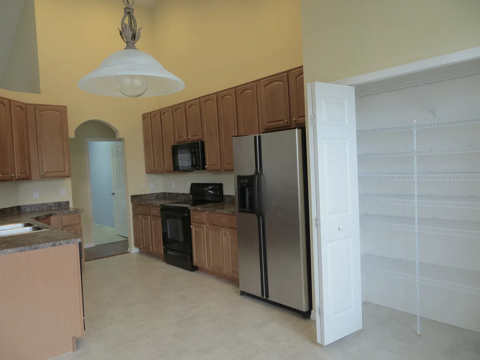 3 bed, 1997 sqft, $2,450 — Photo 2