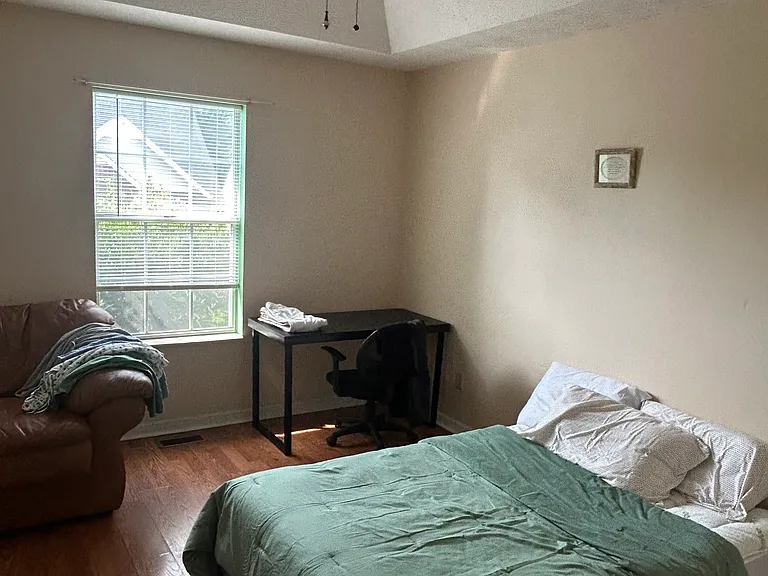 510 Bellmore Pl — Photo 1
