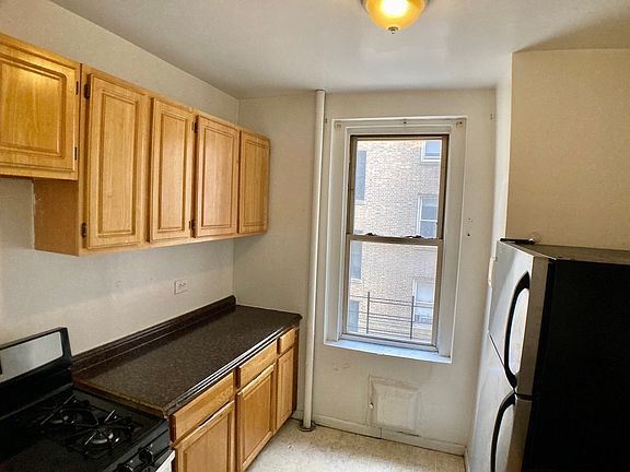 5th image of 4321 Broadway #2A