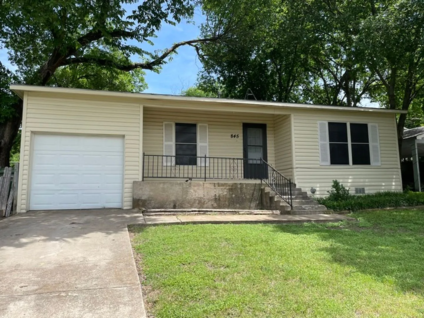 **Available Now** Charming 2 Bedroom 1 Bath Home In White Settlement — Photo 1