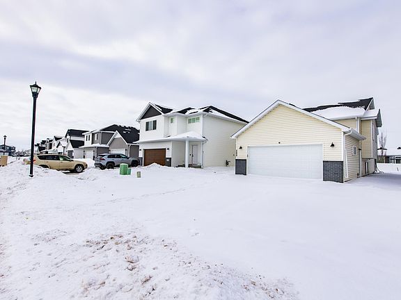 5th image of 1234 27th Ave W