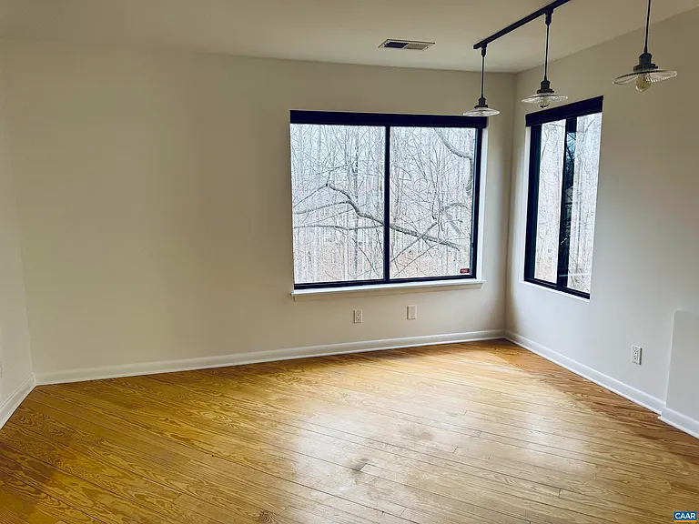 1238 Chatham Rdg — Photo 5