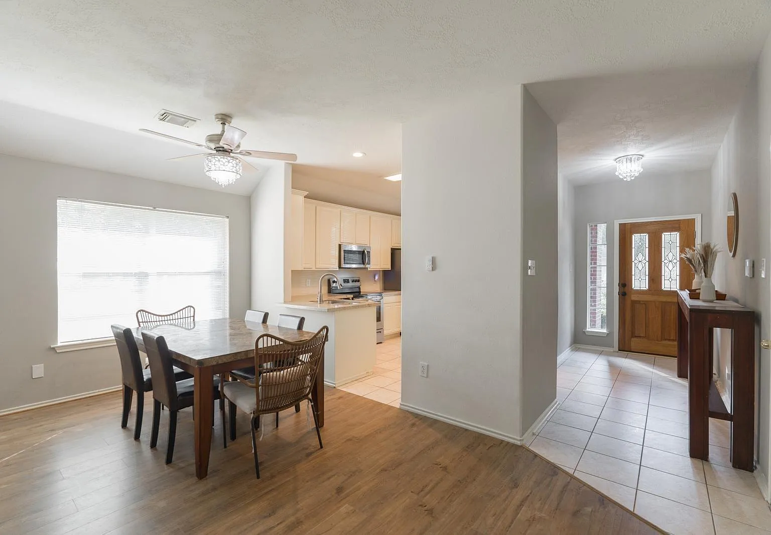 3 bed, 2.0 bath, 1506 sqft, $2,400 — Photo 4
