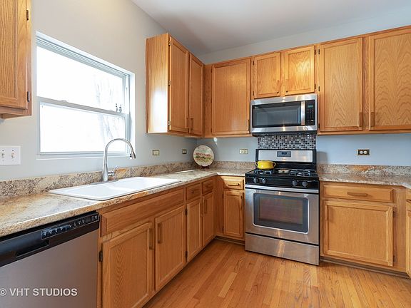 4th image of 1058 Painted Lakes Ct