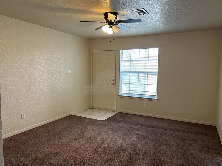 1600 Dugger Cir #A-C — Photo 3