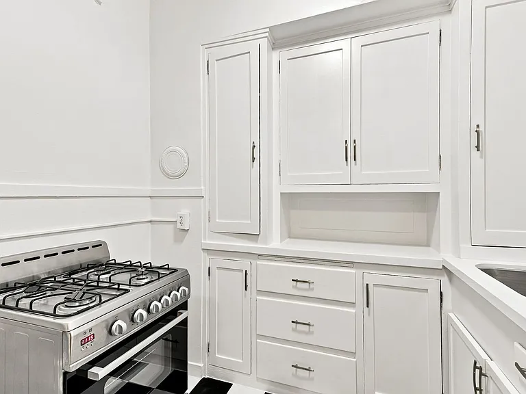 1850 Clay Street Apartments — Photo 4