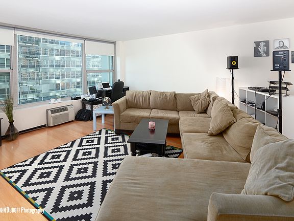 3rd image of 3600 N Lake Shore Dr APT 1007