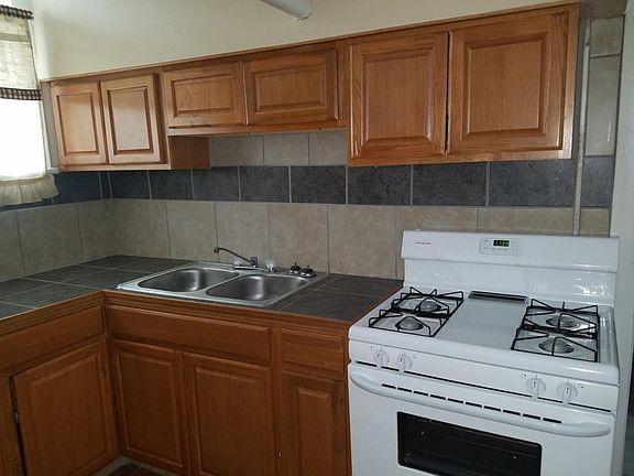 2nd image of 2922 Jackson St APT 13