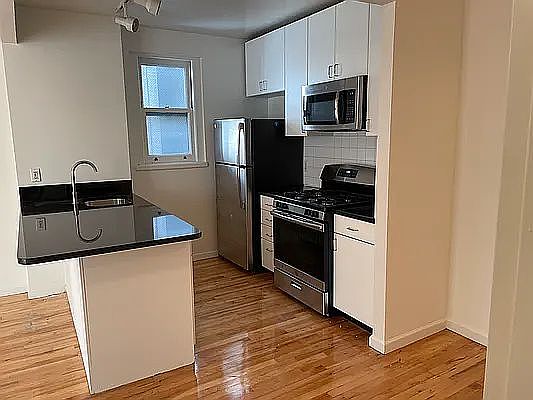 1st image of 190 E 7th St APT 609