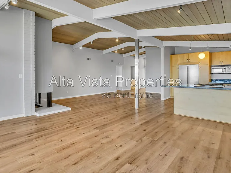 2569 Loring St — Photo 12