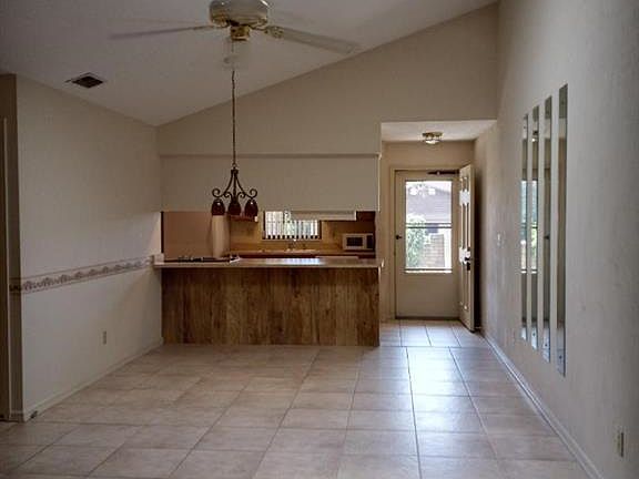 4th image of 221 Shangri La Cir