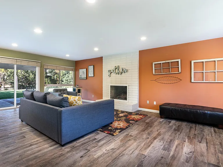 7223 Bernadine Ave — Photo 5