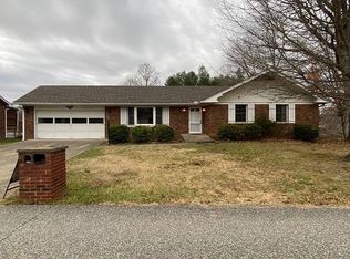 136 Barkley Ct, Russell, KY 41169