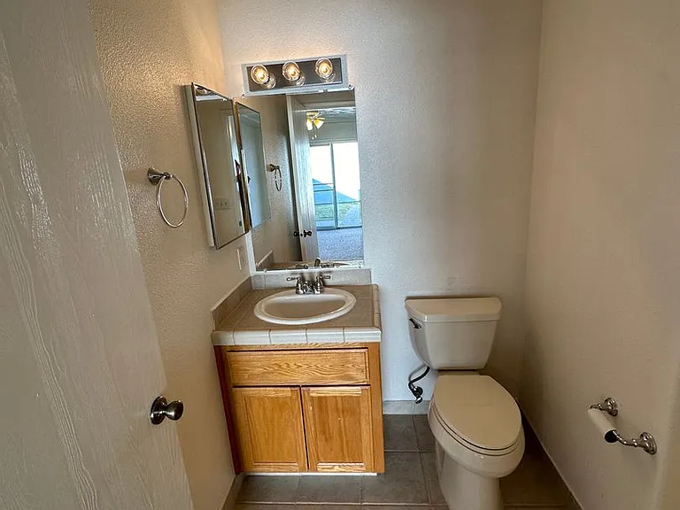 312 N Riverside Dr — Photo 19