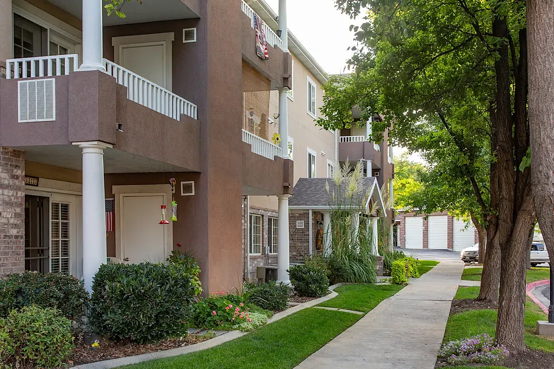 Riley Court — Photo 3
