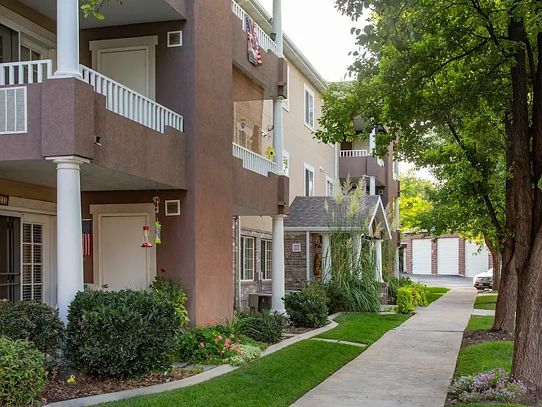 Riley Court — Photo 3