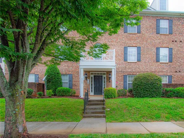 5306 McConnell Dr, Kernersville, NC 27284