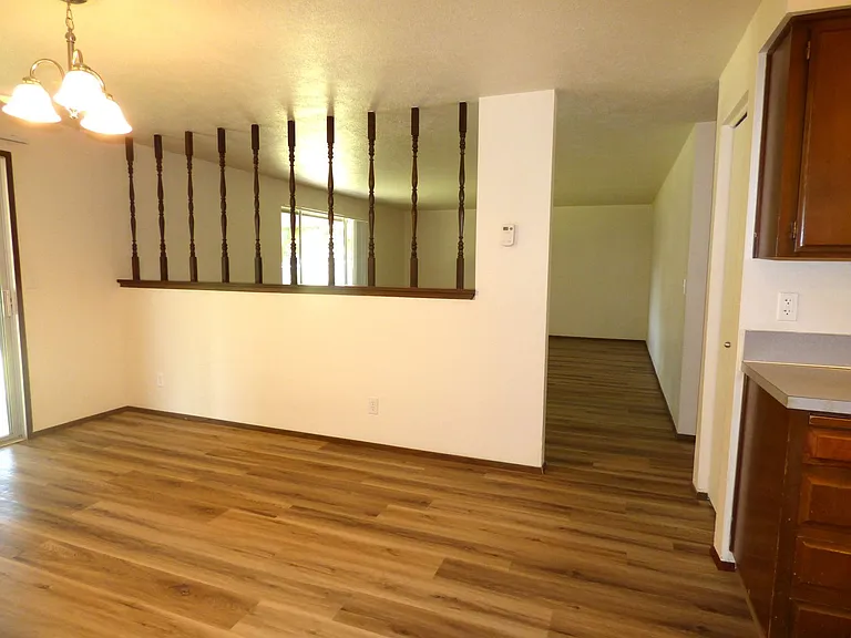 4824 Falcon Ct NE — Photo 16