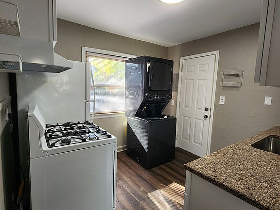 4th image of 21545 Jacksonville St