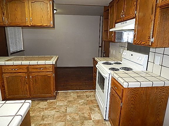 4th image of 440 Grove Way