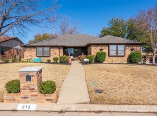 915 Thistle Ridge Ln, Arlington, TX 76017