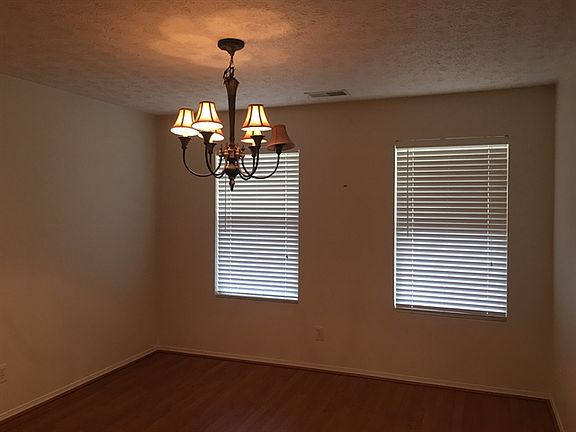 4th image of 2781 Sutherland Dr