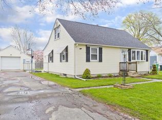 26 Harding St, Chicopee, MA 01013