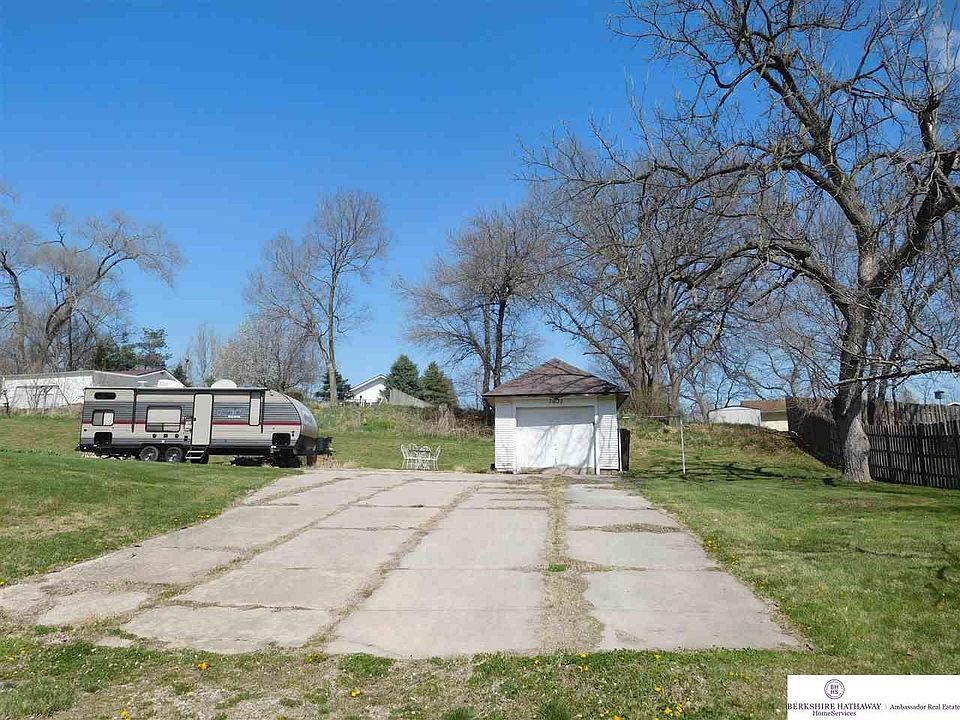 2nd image of 1631 Avenue A