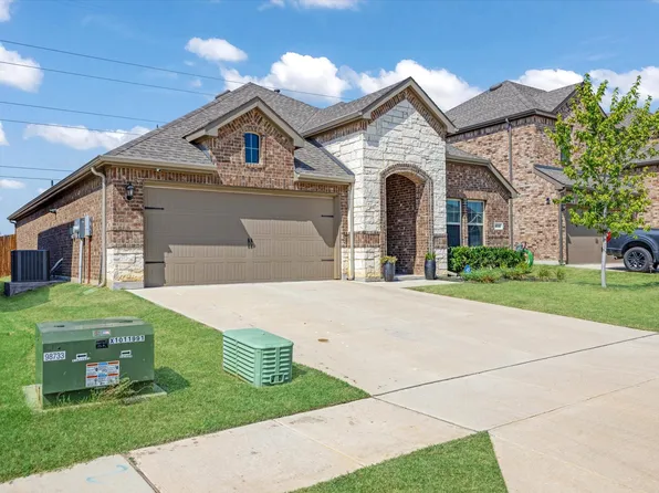 3257 Trails End Rd, Aubrey, TX 76227