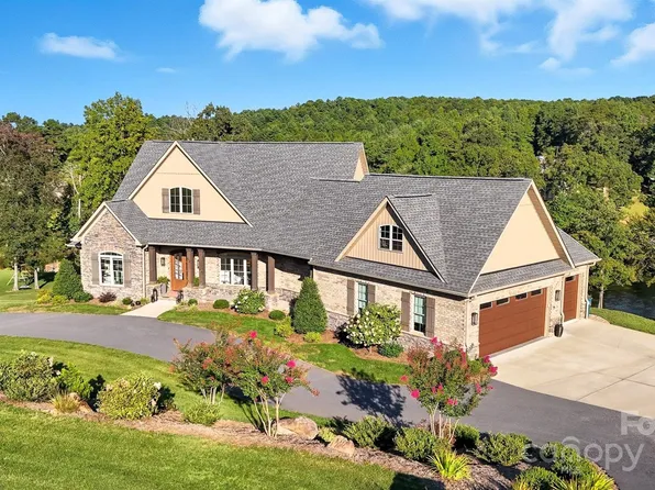 42 Earl Ct, Hickory, NC 28601