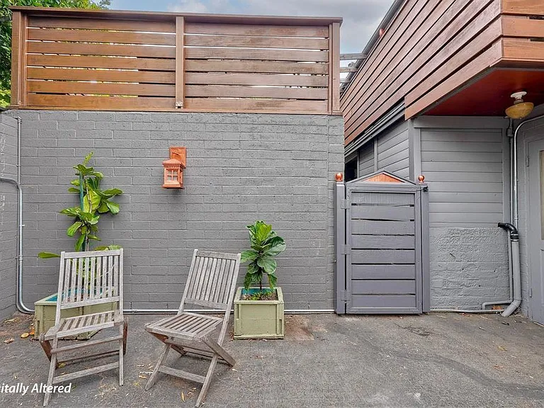 730 S Broadway — Photo 32