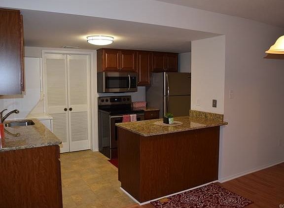 4th image of 1539 Front Royal Dr #A