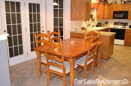 4th image of 1002 Hall Dr