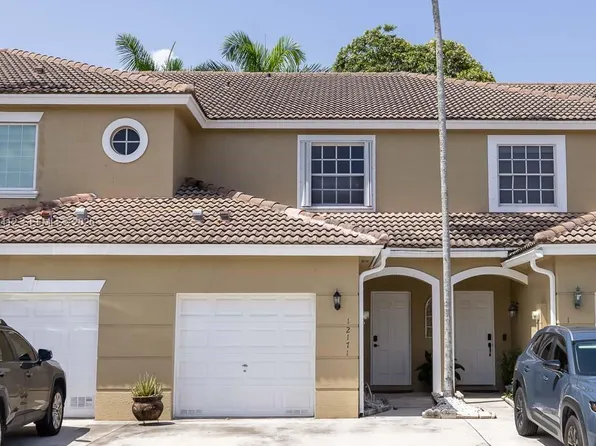 12171 SW 4th St, Pembroke Pines, FL 33025