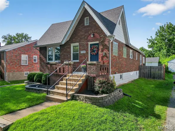 7735 Saint Albans Ave, Saint Louis, MO 63117