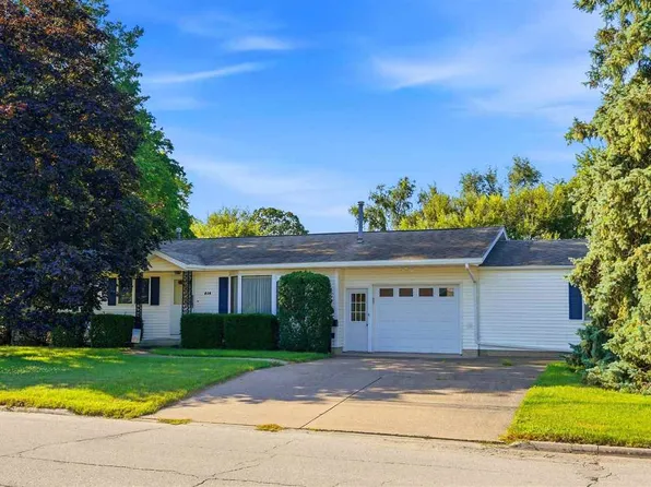 515 E 11th St, Washington, IA 52353