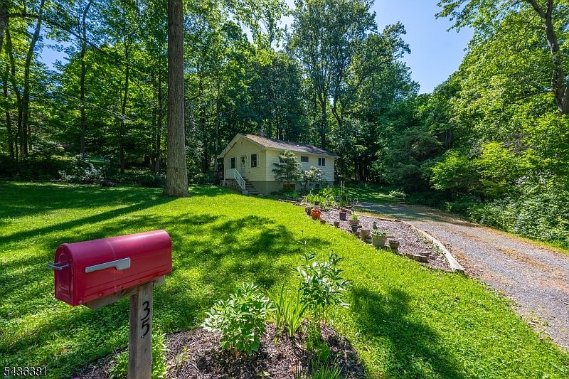 1st image of 35 Windy Bush Ln