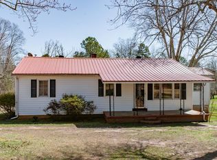 135 Bp Hill Ln, Chase City, VA 23924