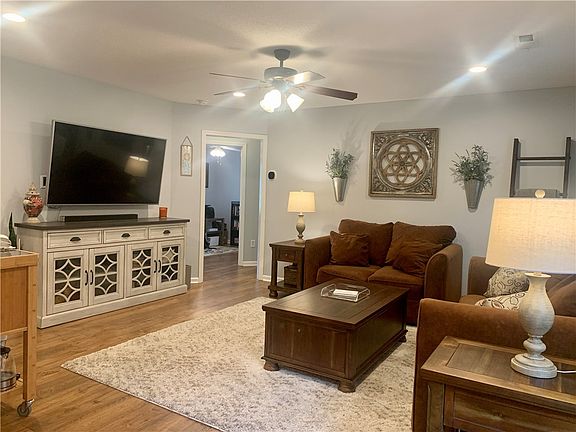 5th image of 102 Peat Moss Dr