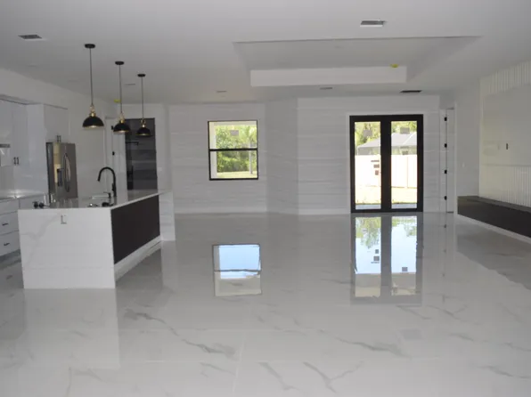 5381 NW Dell Court, Port St Lucie, FL 34986