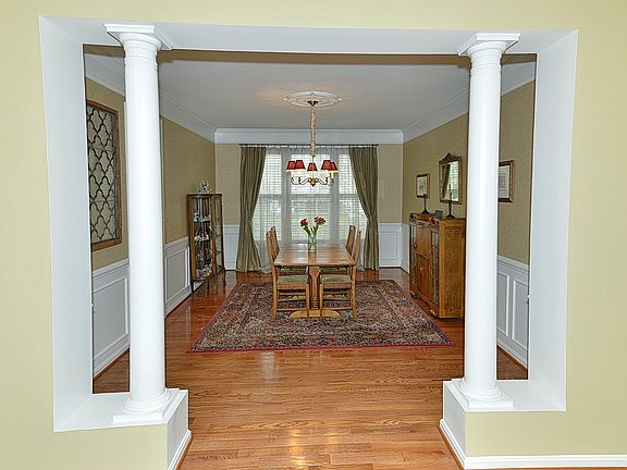 3rd image of 42854 Glyndebourne Ct