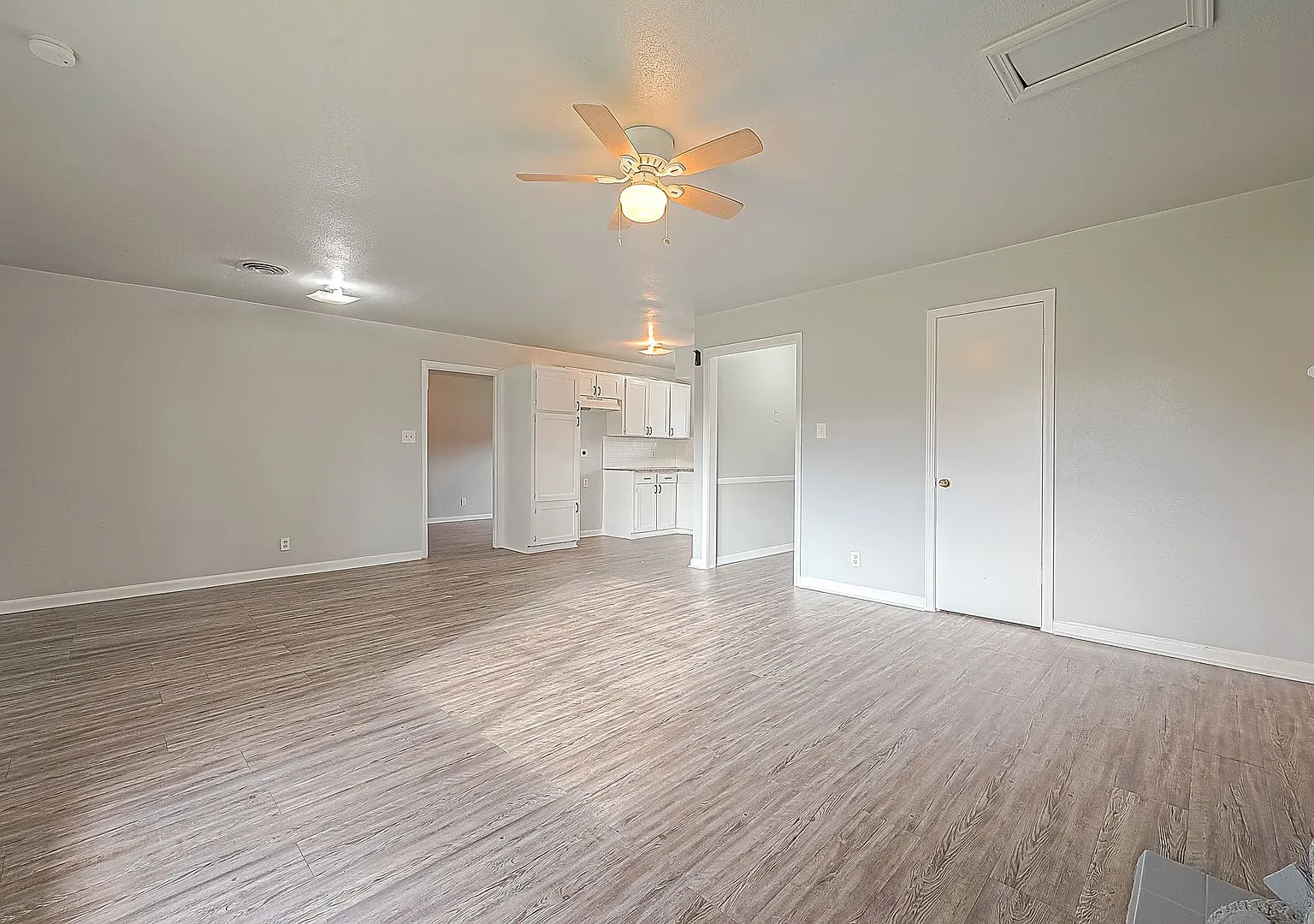 Spacious 4-Bedroom Retreat Near Downtown Houston & Major Highways — Photo 3
