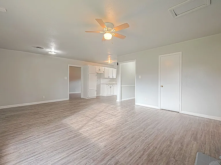 5646 Cedarburg Dr — Photo 10