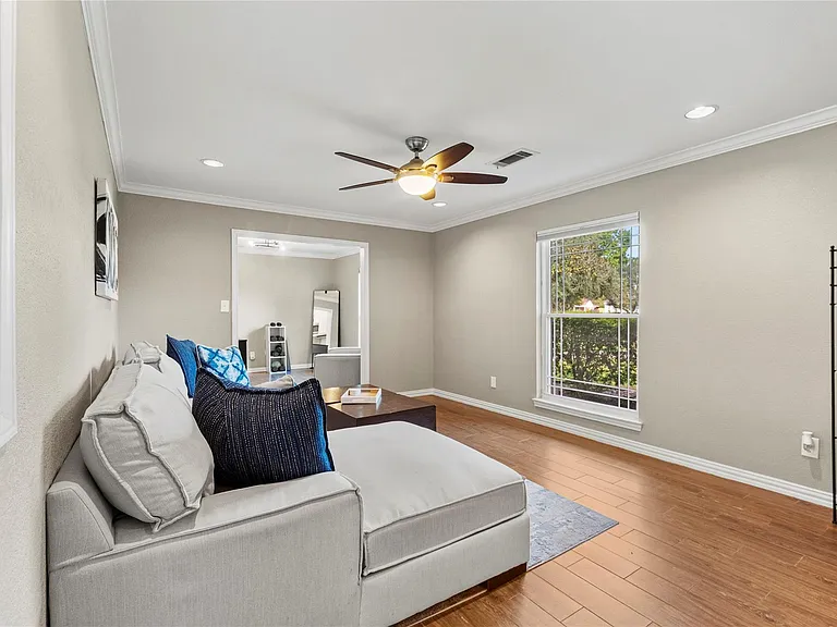 6031 McKnight St — Photo 9