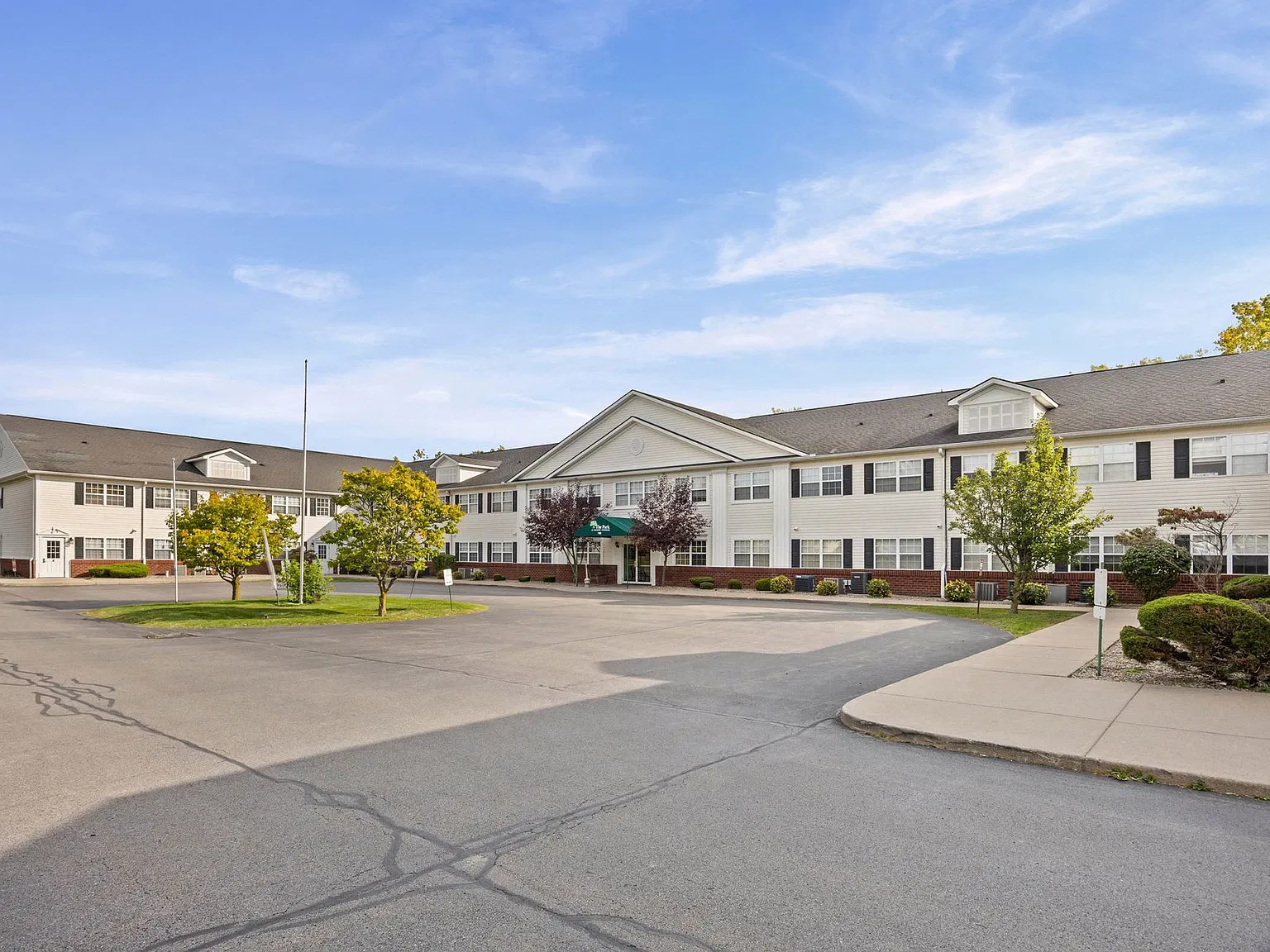 Hickory Commons/100 Green Tree Lane — Photo 1