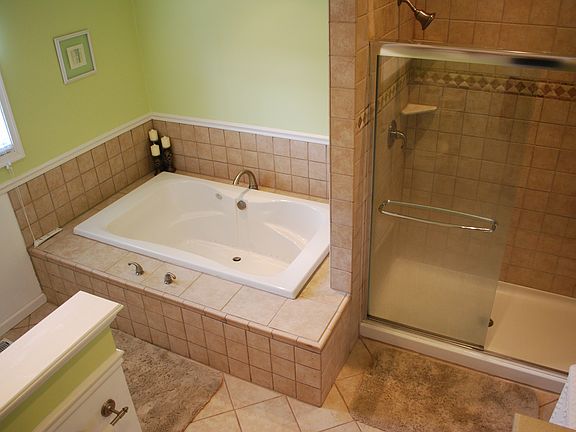 4th image of 204 Thelmar Ln